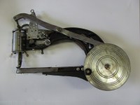 Леворукавная швейная машина типа Версаль